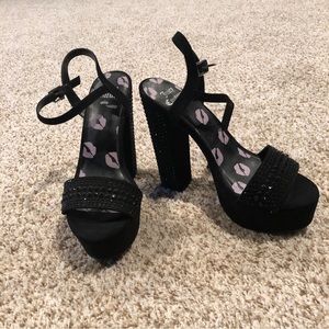 Juicy Couture size 8 medium black suede heels womens